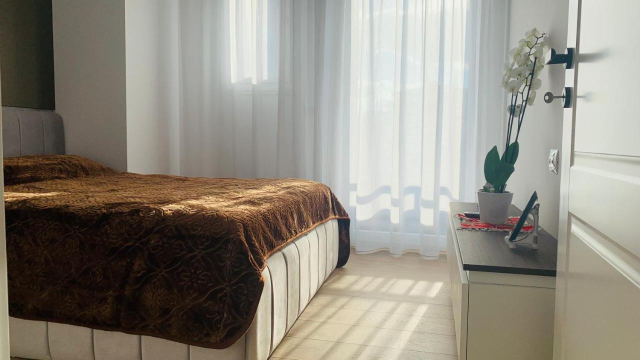 Proper Central Apartment Тирана Екстер'єр фото