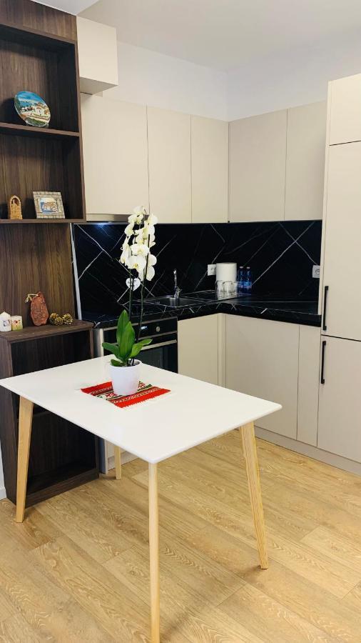 Proper Central Apartment Тирана Екстер'єр фото