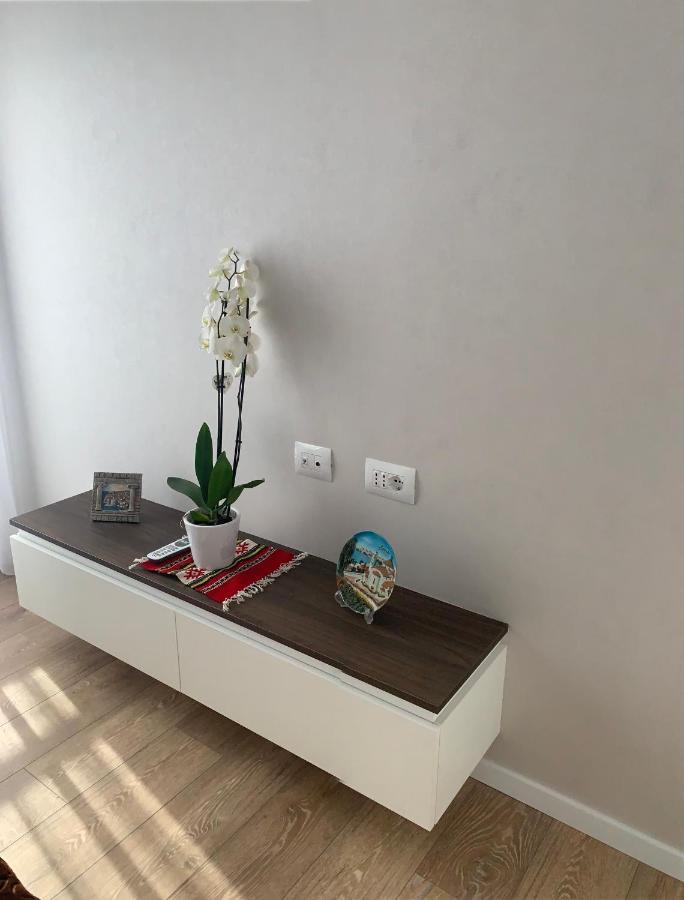 Proper Central Apartment Тирана Екстер'єр фото
