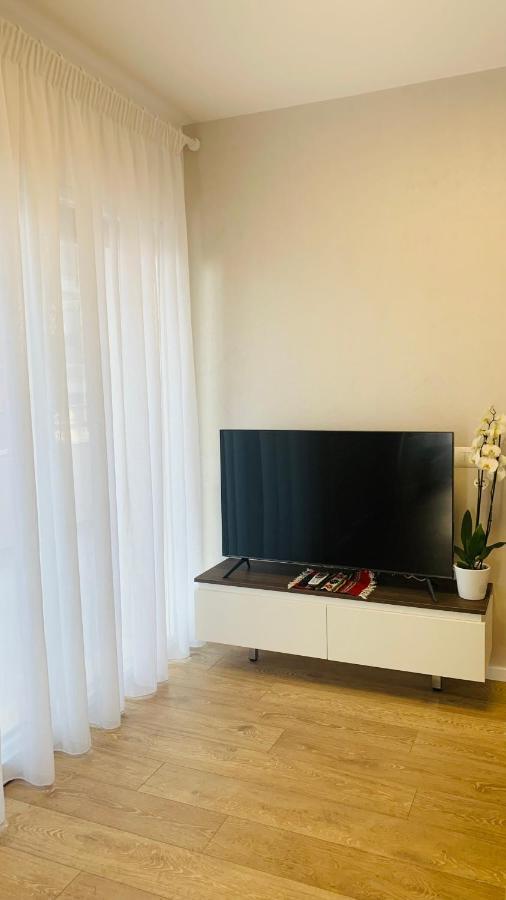 Proper Central Apartment Тирана Екстер'єр фото