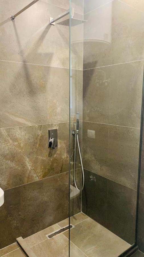 Proper Central Apartment Тирана Екстер'єр фото